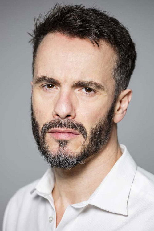 Alberto Onofrietti as Adriano
