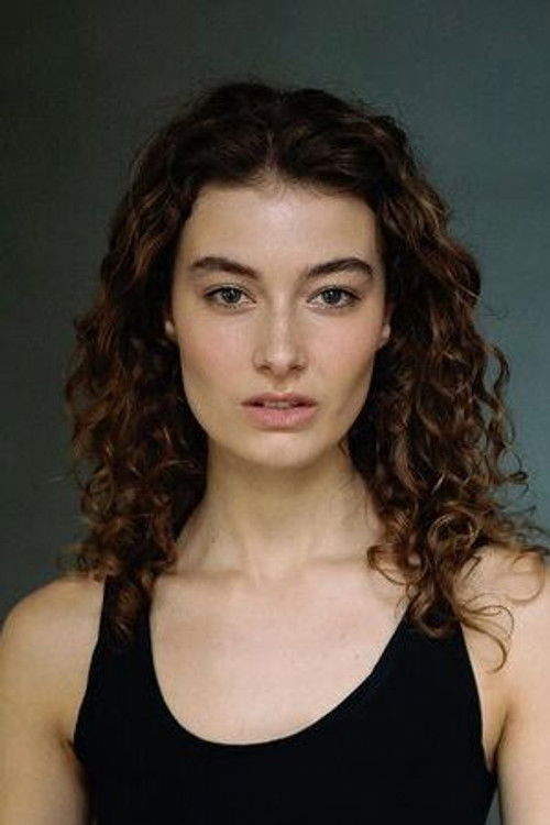 Mirthe Tavernier as Alice