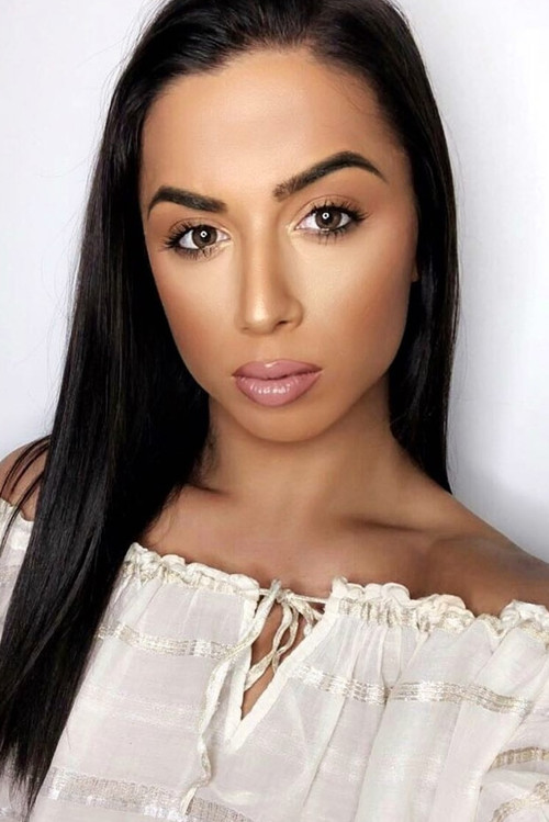 Alaïa Alsafir as Alaia