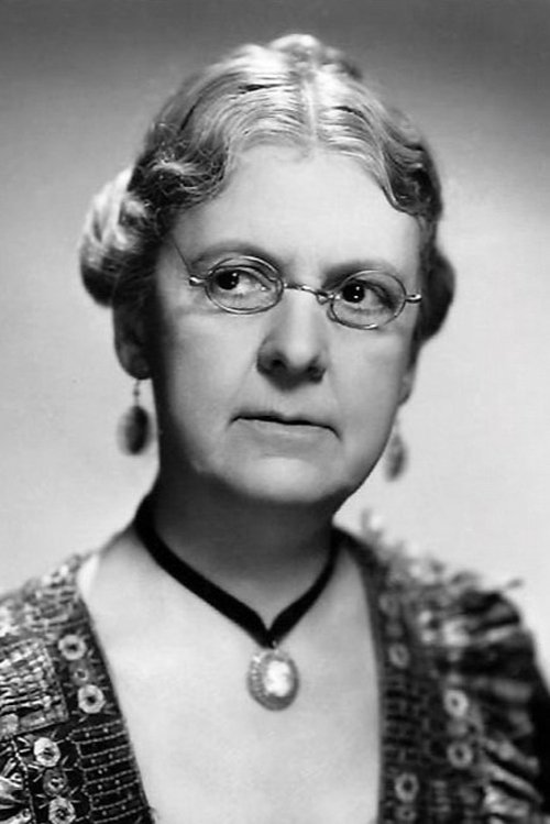 Clara Blandick as Auntie Em
