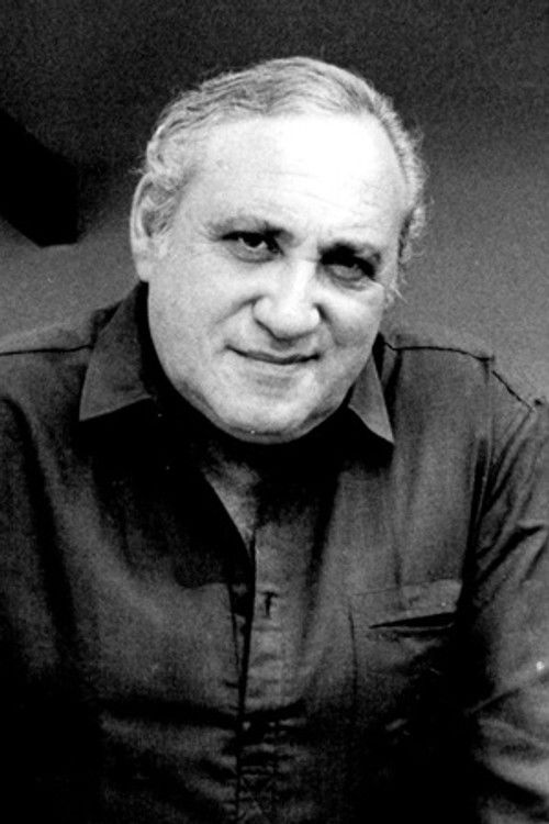 Benjamin Cattan as Zeca