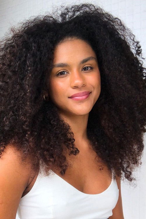 Karoliny Mariano as Suzzy