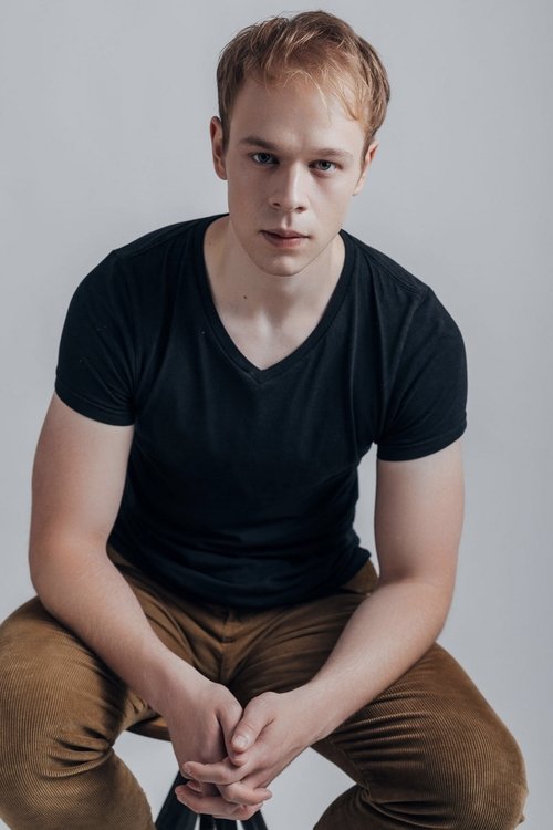 Nils Thalmann as Julius