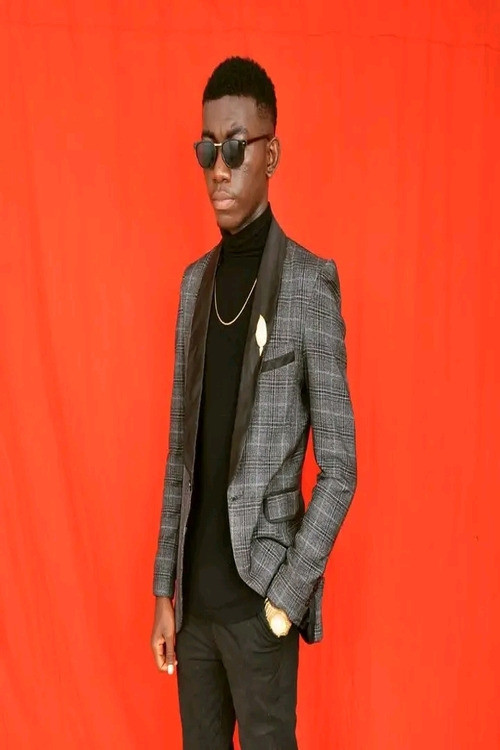 Charly Mvondus as Inspecteur Samuel Ayissi