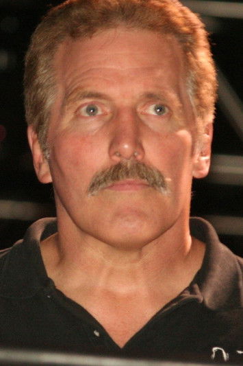 Dan Severn as 
