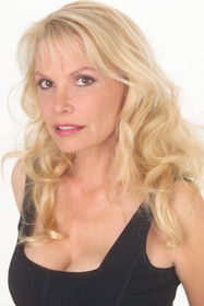 Agnes-Nicole Winter as Kristy Benedict