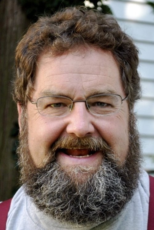 Bradley Mott as Lucas Loomis