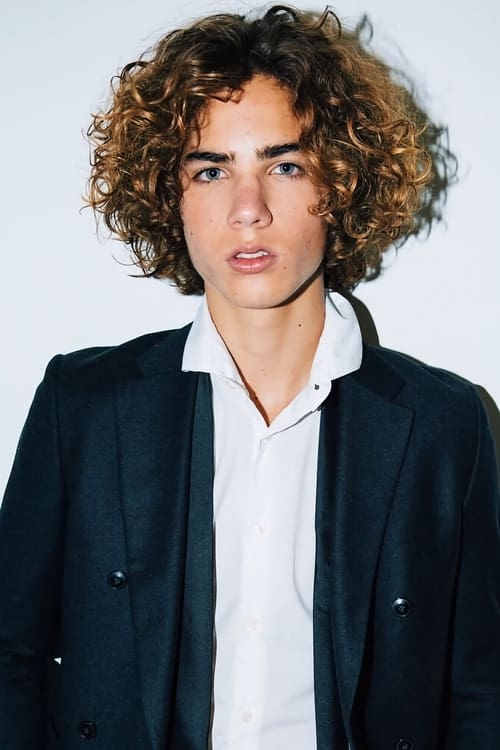 Sebastián Garcia as Lucas