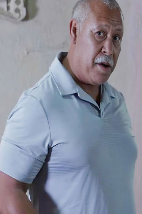 Joel Navarro as Pistolero 2