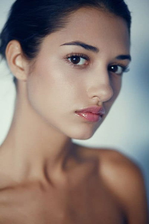 Svetlana Gulakova as Anna Florian