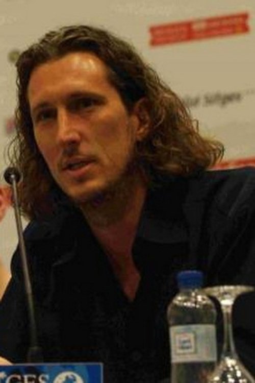 Thomas Dunn as Gunter (Joe)