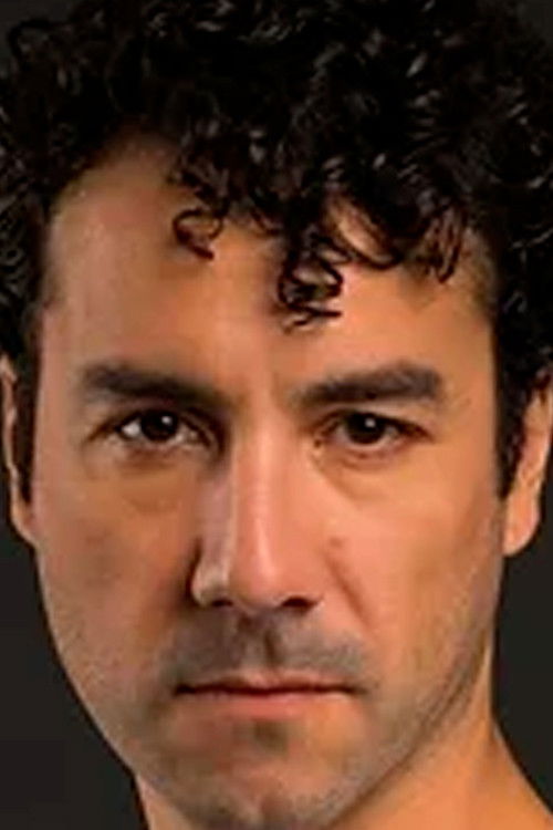 Mariano Andrés Soto as Customer