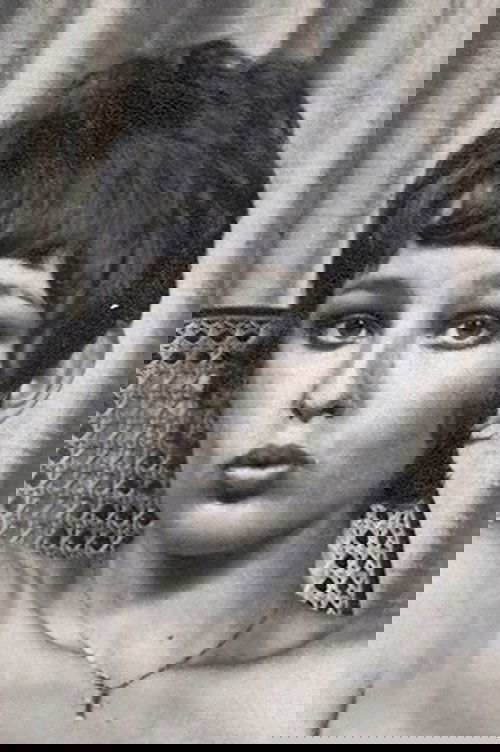 Nicole Yerna as Student