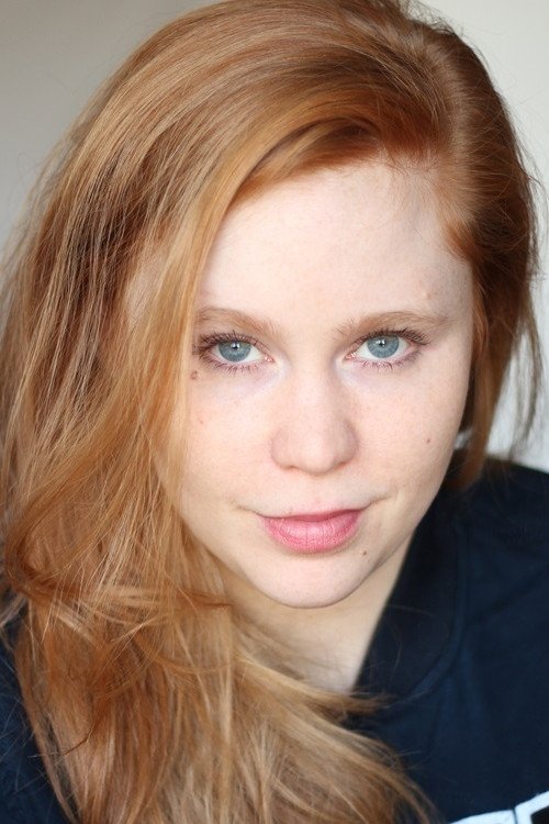 Eloïse Genet as Educatrice