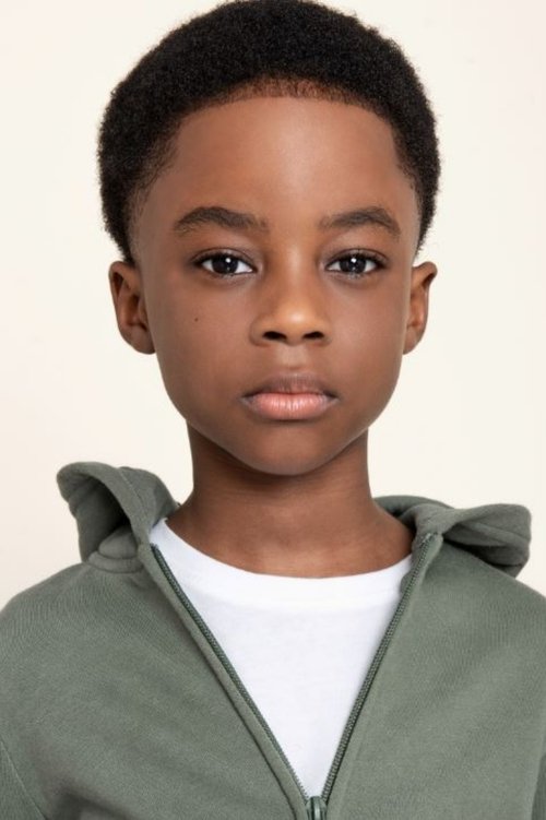 Aaron Kingsley Adetola as Hero Kid