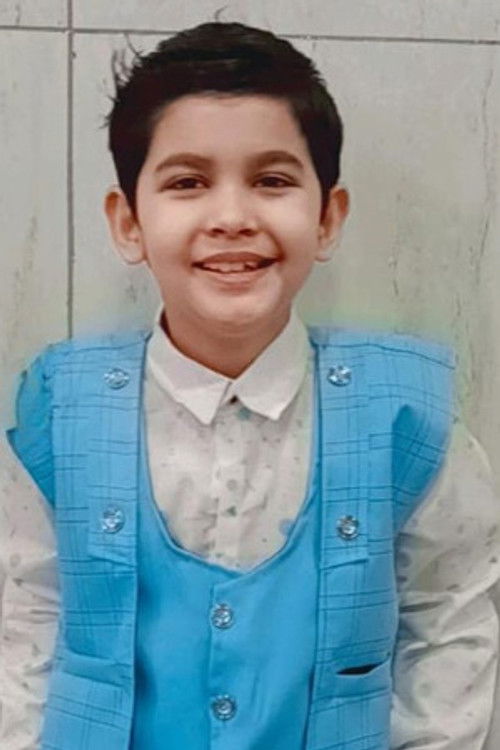 Vyom Thakkar as Young Atal