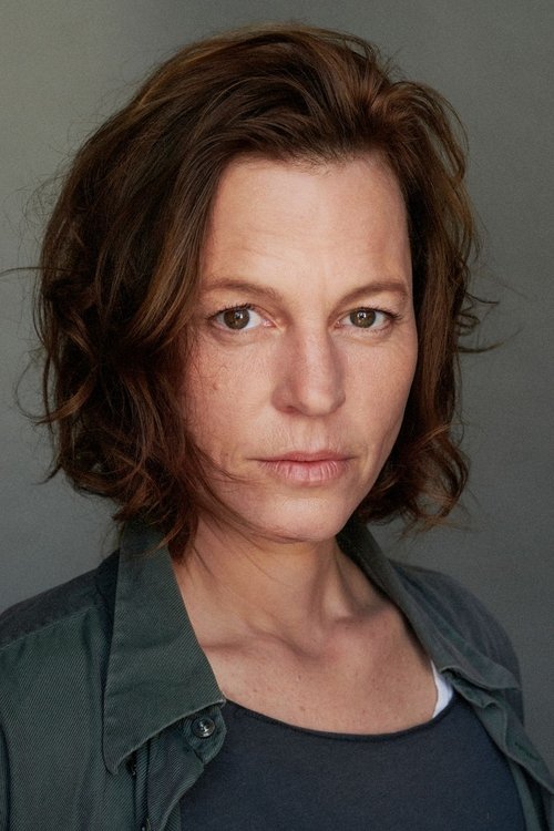 Maria Simon as Lona Schanz