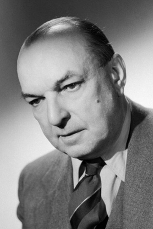 Pierre Renoir as Le duc Ernest de Bavière