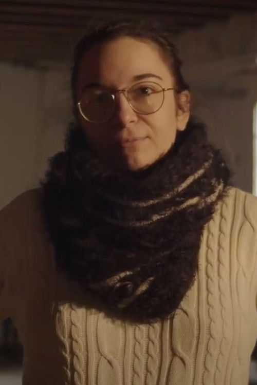 Amélie Rochard as Voice over