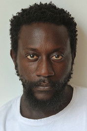 Licínio Januário as Adila