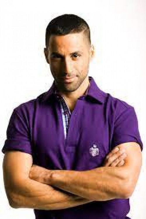 Shahar Hason as צחי "זעתר" צור