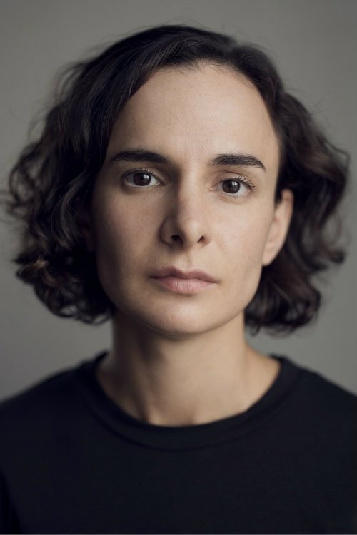 Simona Bitmate as Esther