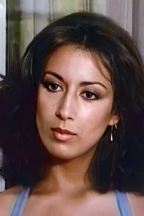 Annamaria Clementi as The Boxer's Wife