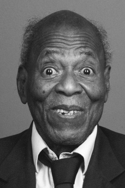 Arnoldo Palacios as The witch man