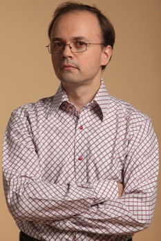 Mircea Gheorghiu as Mircea Dumitrescu