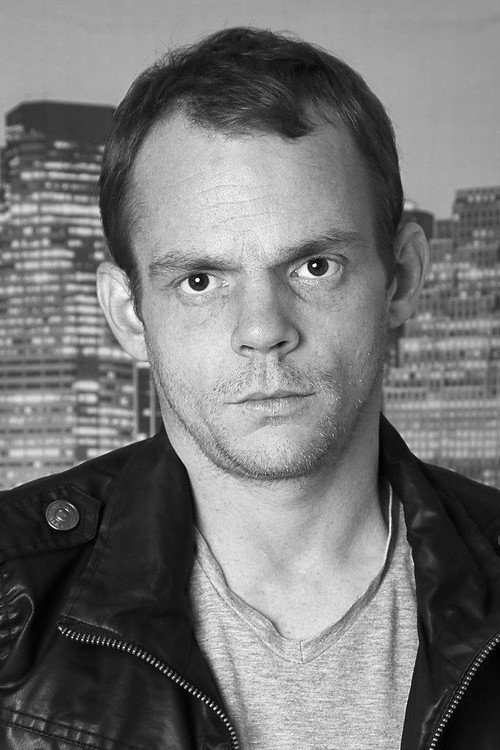 Grégory Gatignol as Pascal Mondain