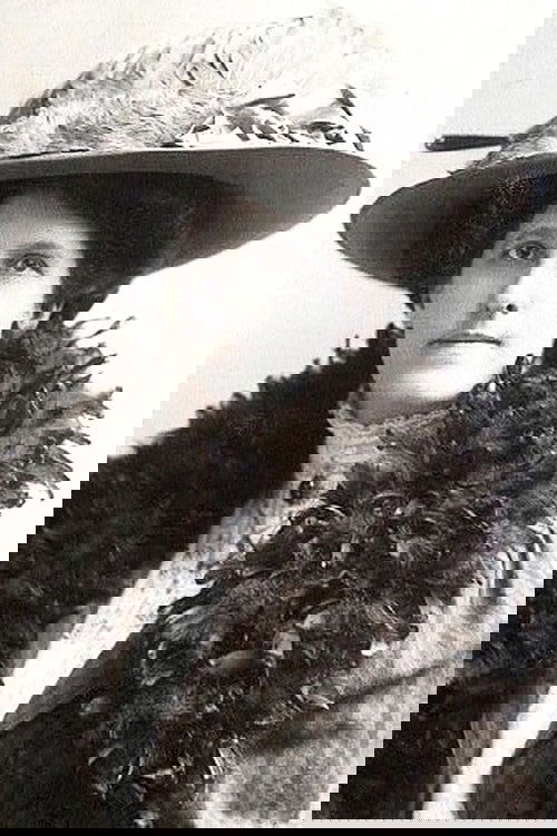 Louise Mackintosh as Senantor Scranton