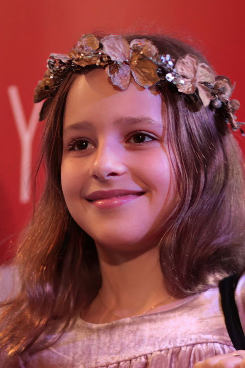 Linda Boubínová as Nela