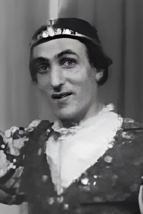 Mikhail Georgievskiy as inturist (Isklyuchenie 1: «Ekskursant»)