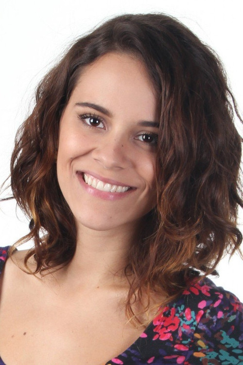 Sophia Reis as Isa