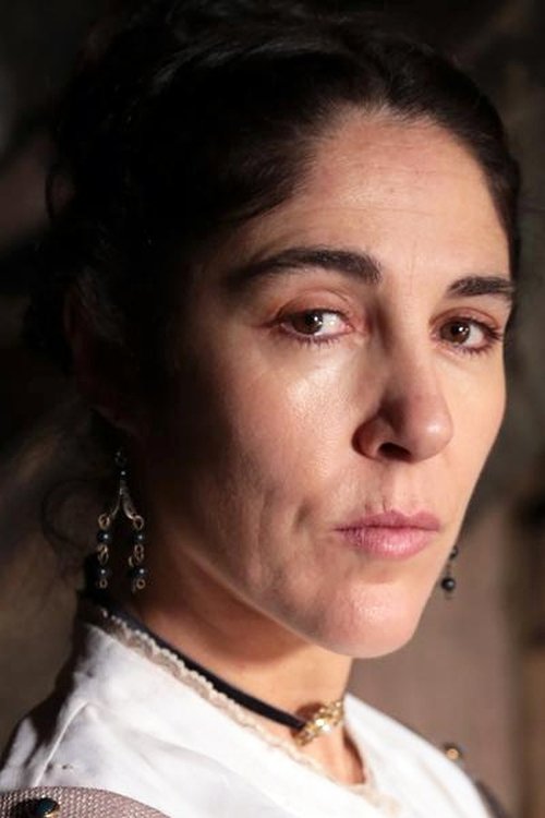 Trinidad González as Elvira