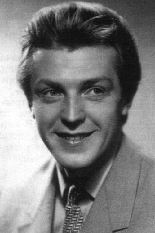 Oleg Strizhenov as лейтенант Олег Старыгин