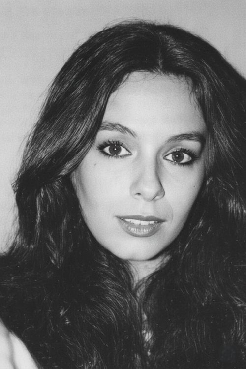 Nadia Carvalho as Vó (voice)