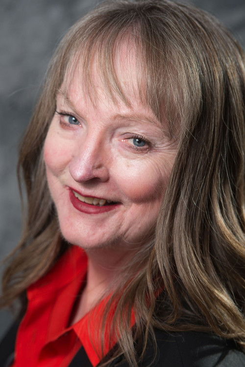 Heather Lea MacCallum as Leona