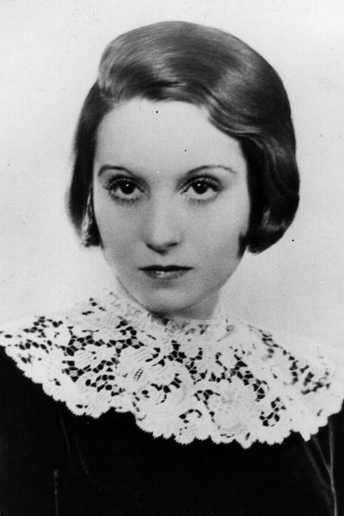 Elisabeth Bergner as Sylvina Lawrence / Martina Lawrence