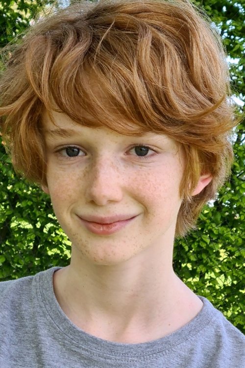 Kelyan Kezbari as Noah Nolan