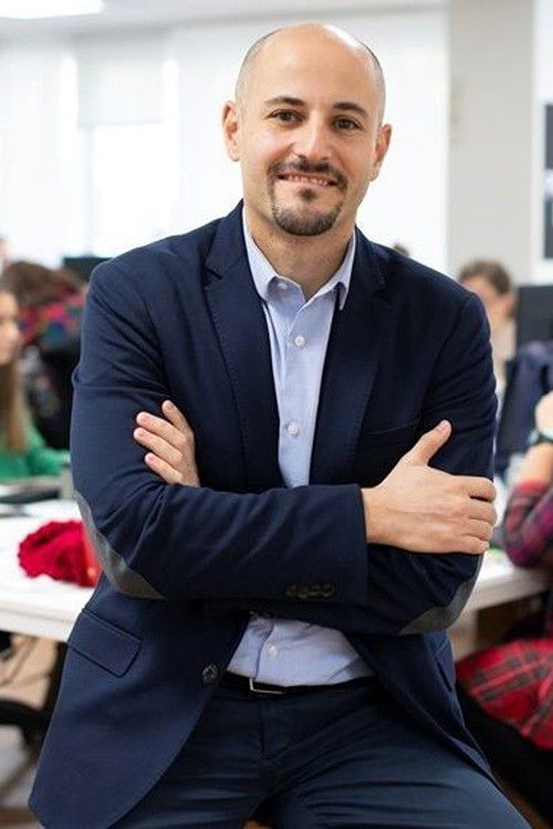 Sergio Molina as Roque (as Serge Mills)