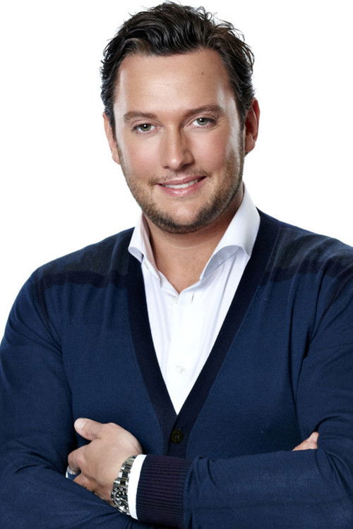 Tino Martin as Andrés