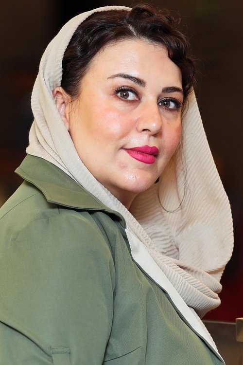 Giti Ghasemi as Naser's sister