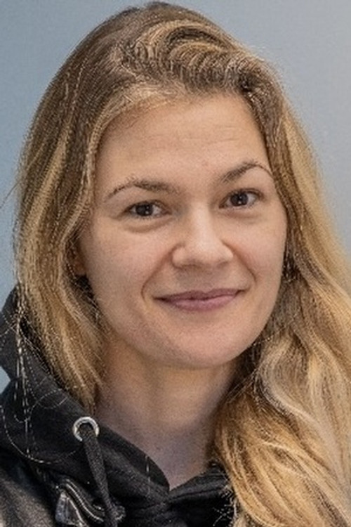 Kailin See as Kristin