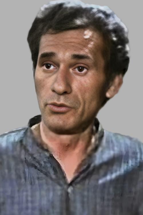 Fernando Sánchez Polack as Rojo Gang Member Crushed by Wine Cask (uncredited)