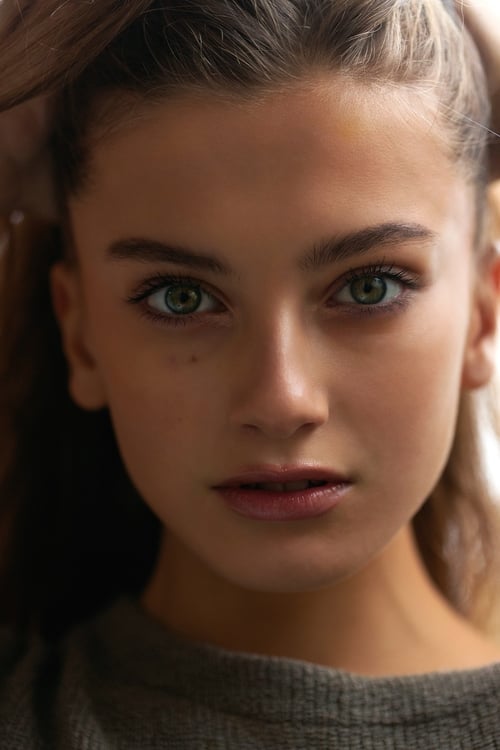 Zoë Pastelle Holthuizen as Alina