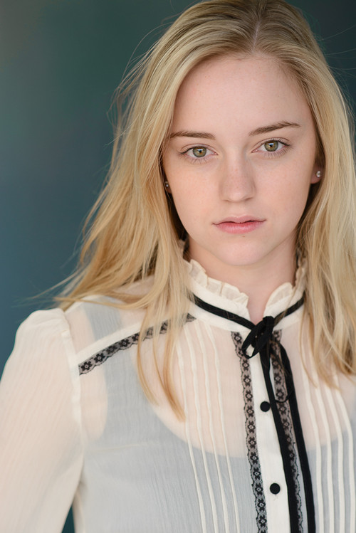 Bailey Gavulic as Victoria Hendricks