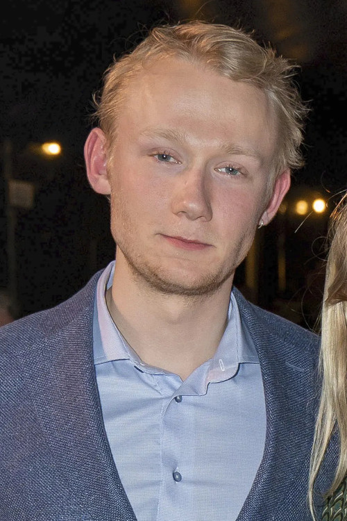 Thor Støvelbæk as Mathias