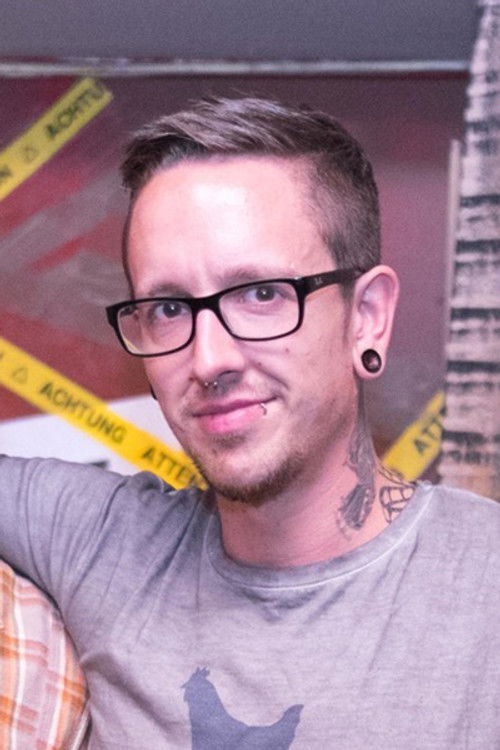 Martin Speer as Reporter