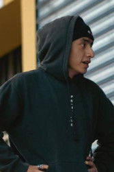 Jesser Ramírez as Leo